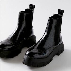 🔴Brand New Urban Outfitters Eden Chelsea Black Platform Boots Size 8